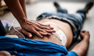 https://cfr.ie/wp-content/uploads/2015/09/CPR-compressions-500x300-320x192.jpg
